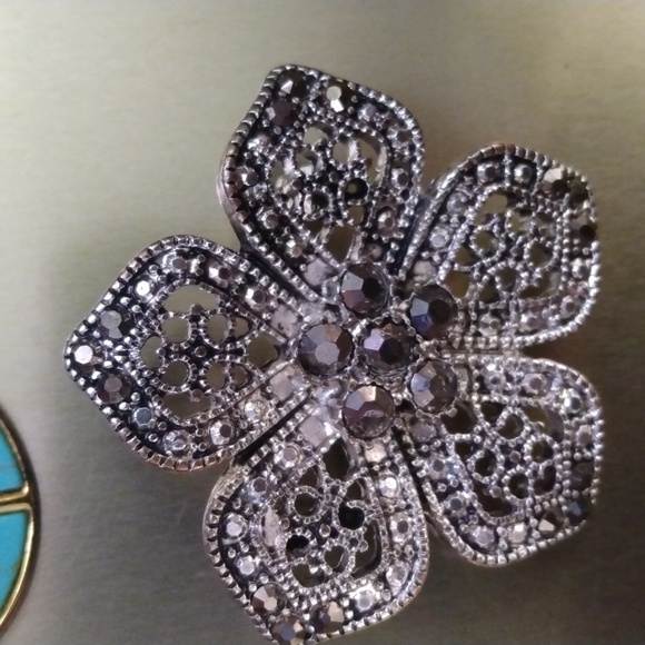 Cole Haan classic aviators sunglasses New plus earrings, necklace 2 pins - Picture 16 of 16